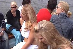 天美传媒骚屄警官抽查 Porn