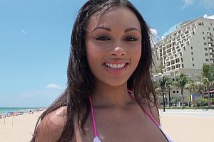 久久成年视频 Porn