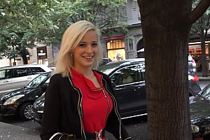 日本在线观看免费三级片 Porn